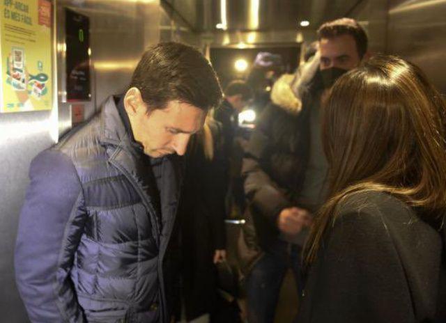 [News-Pros] Lionel Messi en promenade à Barcelone