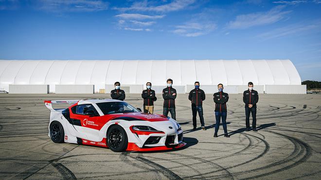 Cette Toyota Supra qui enchaîne les drifts sans l'intervention du conducteur impressionne tout le monde