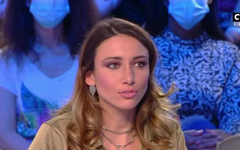 Delphine Wespiser raconte ce qu’elle vivait en tant que Miss France : « Leurs mains sur mes fesses »