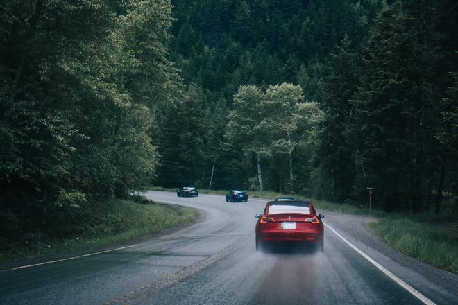 États-Unis : nouvelle enquête ouverte contre Tesla pour « freinage fantôme »