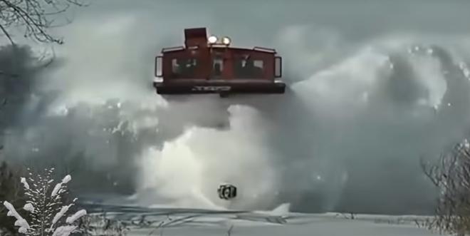 Une compilation de trains chasse-neige en action [video]