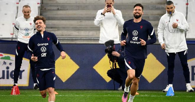 Foot : les Bleus avec Giroud titulaire contre la Côte d'Ivoire, Mbappé sur le banc