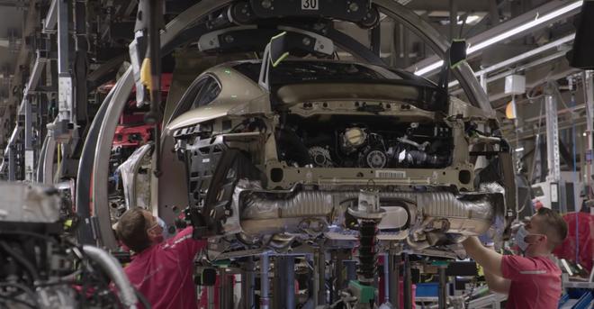 Un time-lapse de la fabrication d’une Porsche 911 GT3 [video]