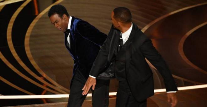Will Smith gifle l'humoriste Chris Rock aux Oscars 2022