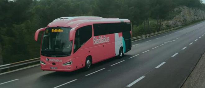 Un chauffeur de 35 ans soupçonné d’être responsable de l’accident d’un bus BlaBlacar dans lequel deux personnes ont été tuées dimanche sur une autoroute belge incarcéré en Belgique