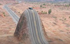 BeamNG.drive – des crashs de véhicules face à une énorme bosse sur la route [vidéo]