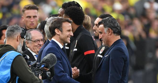 Coupe de France : «Je suis votre fidèle supporter», glisse Galtier, coach de Nice, au président Macron