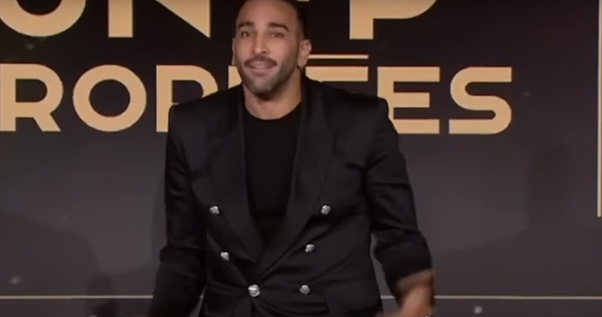 Twerk, pique à Pamela Anderson, François Pignon… : l'étrange show d'Adil Rami aux trophées UNFP (en vidéo)