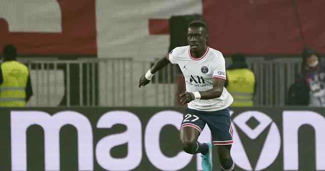 PSG : les Ultras parisiens apportent leur soutien à Gueye, regrettant que «son honneur soit jeté aux chiens»