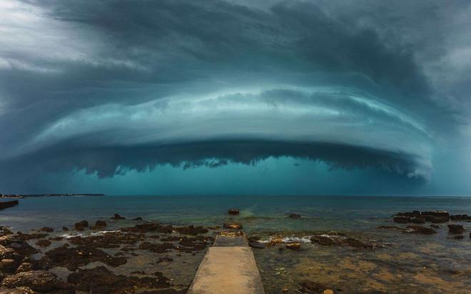 Phénomène météo extraordinaire : l'arcus