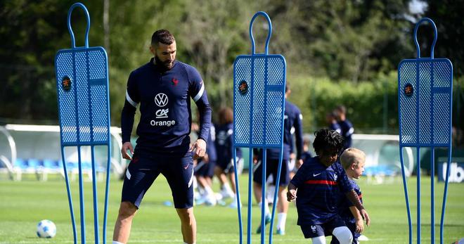 Entraînement «de rêve», Mbappé-Benzema, Deschamps absent: la journée des Bleus à Clairefontaine