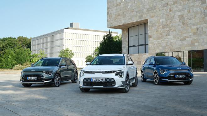 Kia :  l'imposant modèle Niro revient avec 2 nouvelles versions hybrides et 1 électrique plus grandes et mieux équipées pour un prix à partir de 31.790 euros