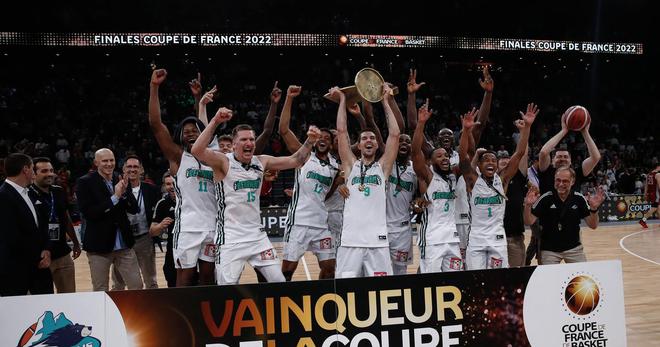 Basket: Pau-Orthez relégué en Nationale 1, la chute d'un monument du sport français