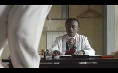 Bienvenue à Marly-Gomont (TF1) : l'histoire vraie de Seyolo Zantoko, père du chanteur Kamini, tournée à Steenkerque (Belgique)