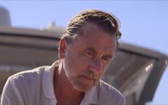 « Sundown » – Famille, je vous hais