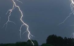 Alerte Météo - Désormais huit départements sont placés en vigilance orange en raison des orages : Le Var, le Vaucluse et les Bouches-du-Rhône rejoignent la liste des 5 départements déjà en alerte