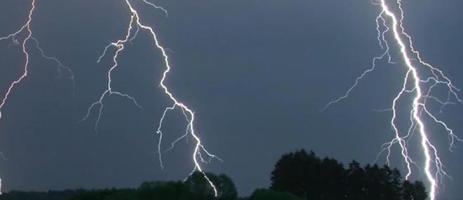 Alerte Météo - Désormais huit départements sont placés en vigilance orange en raison des orages : Le Var, le Vaucluse et les Bouches-du-Rhône rejoignent la liste des 5 départements déjà en alerte