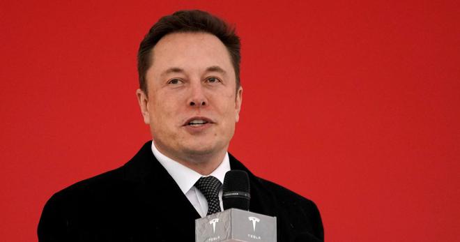 Elon Musk affirme dans un tweet qu'il va acheter Manchester United... avant d'avouer que c'était une blague