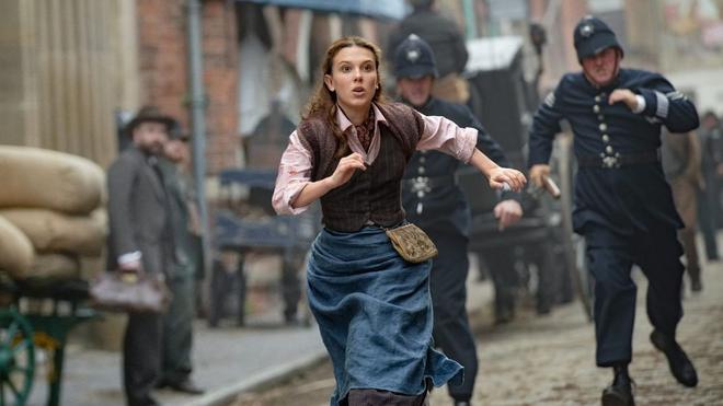 Le film Enola Holmes 2 avec Millie Bobby Brown arrive bientôt sur Netflix