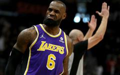 NBA : LeBron James va prolonger jusqu'en 2025 avec les Lakers