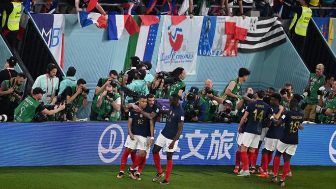 Coupe du monde: Kylian Mbappé, héros malgré lui en Ouzbékistan grâce à une photo