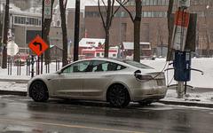 Chute des prix sur les Tesla d’occasion : les raisons