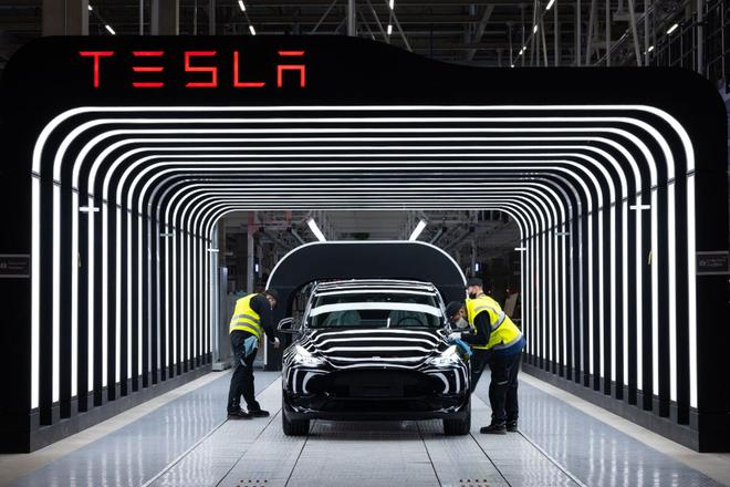 Tesla va réduire sa production à Shanghai en janvier