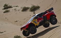 Dakar : Loeb fonce, Al-Attiyah temporise, les motos au coude à coude