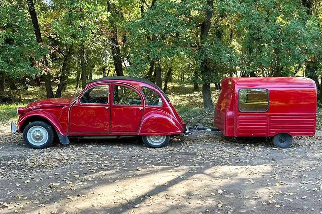 Il fabrique une mini caravane à partir d’une 2 CV Acadiane et c’est magnifique !