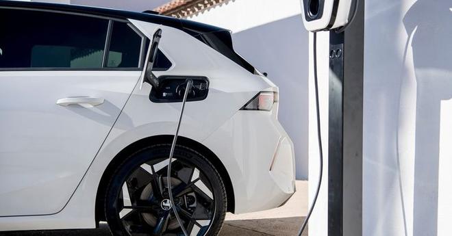 La France touche (enfin) au but des 100 000 bornes de recharge électrique