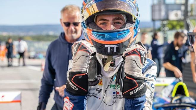 À Bièvres, Alessandro Giusti, jeune prodige de la Formule 4, muscle sa conduite grâce aux policiers d’élite