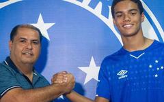 Joao Mendes, le fils de Ronaldinho, signe au FC Barcelone