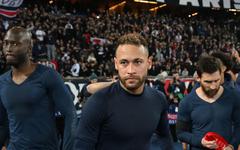 PSG : comment Nasser Al-Khelaïfi a convaincu Messi et Neymar d’aller saluer les ultras après le Bayern