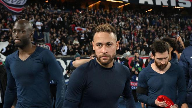 PSG : comment Nasser Al-Khelaïfi a convaincu Messi et Neymar d’aller saluer les ultras après le Bayern