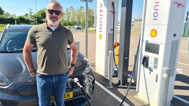 La voiture électrique en manque d’infrastructures : « Les chargeurs rapides sont plus difficiles à trouver »