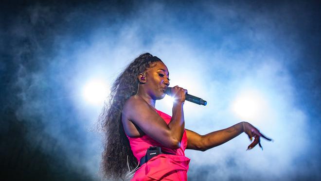 "Ça va ou quoi Bordeaux ?" : Aya Nakamura fait une grosse boulette en plein concert à Lyon