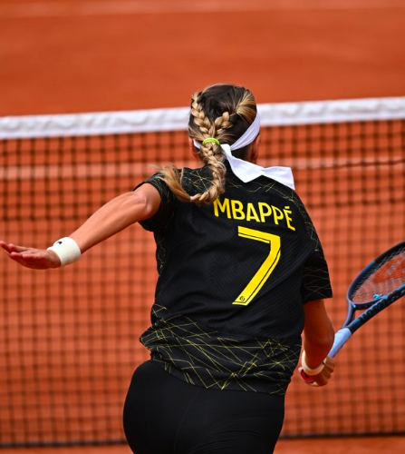 Roland-Garros : Azarenka lance son tournoi avec un maillot de Mbappé