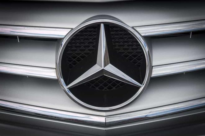 Mercedes teste ChatGPT dans ses voitures comme assistant vocal