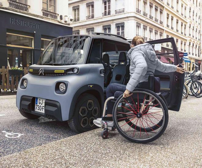 Citroën AMI For All : la petite voiture sans permis pour personne à mobilité réduite