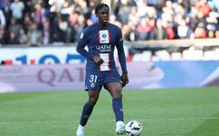 PSG : Bitshiabu, la tentation d’un départ