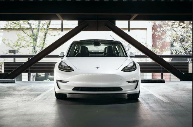 Il est possible de débloquer les fonctions payantes des voitures Tesla gratuitement