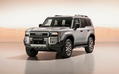 Le mythique 4x4 Land Cruiser de Toyota signe son grand retour avec un look inspiré des années 80