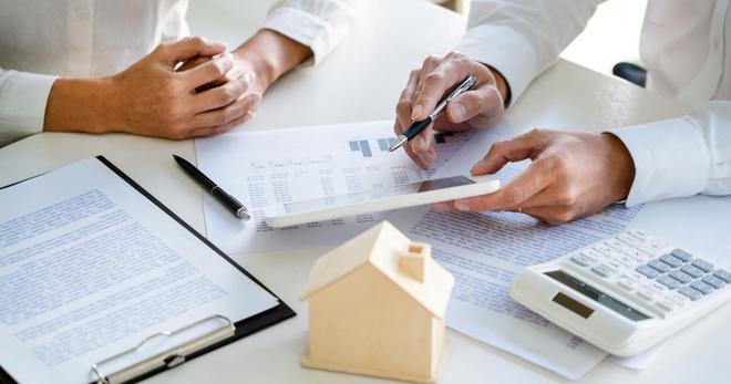 «Les taux à 1%, il faut oublier» : les courtiers confrontés à la dure réalité d'un marché immobilier en crise
