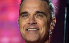 Robbie Williams amaigri, après son impressionnante perte de poids il fait une annonce surprenante