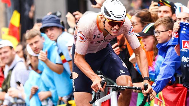 Mondiaux de cyclisme : Van der Poel sacré champion du monde après une chute et 20 km en solo