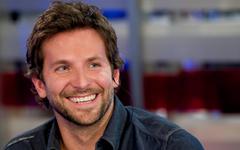 Bradley Cooper, méconnaissable dans son prochain film Maestro