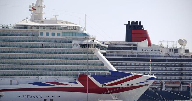 Tempête dans les Baléares : un bateau de croisière rompt les amarres et percute un pétrolier