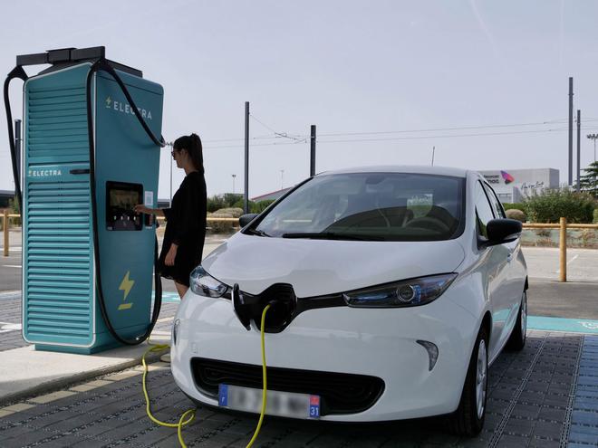 Toulouse-Blagnac : une station de recharge ultra‐rapide pour les voitures électriques