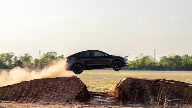 Les Français se ruent sur le Tesla Model Y, 3 fois plus que sur la Mégane e-tech