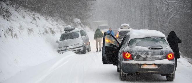 Alerte Météo: La vitesse limitée à 70 km/h sur les principales autoroutes et nationales en IDF - Huit départements en vigilance orange neige et verglas - Une SDF morte de froid à Carpentras